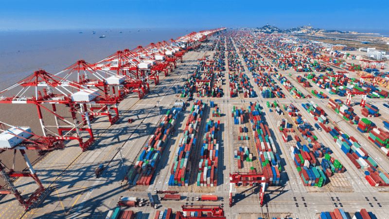 Container Rates Plummet on China-U.S. Routes