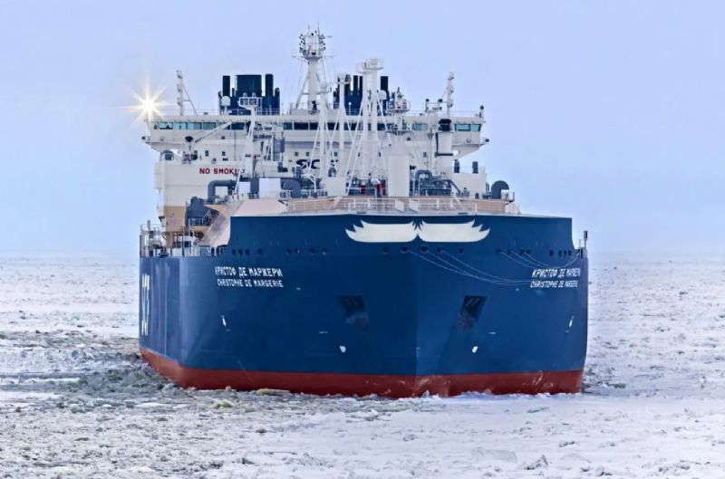 Early Thick Arctic Ice Forces Russian LNG Carrier to Retreat