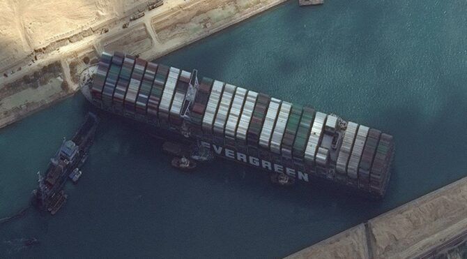 Evergreen stucked in Suez Canal 