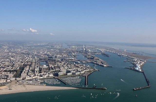 French Dockworkers Suspend Plan for Dead Port Starting on March 18