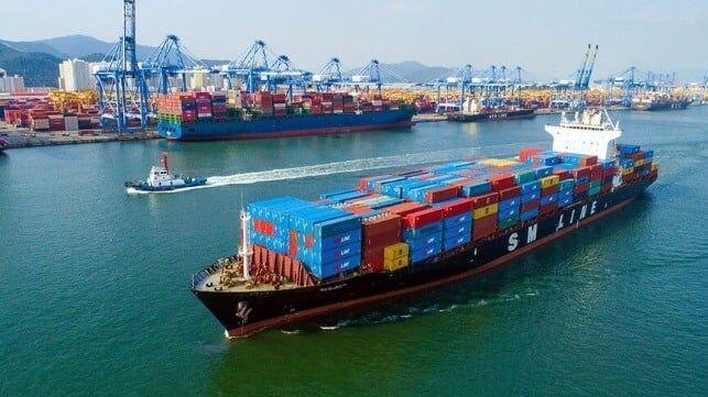 Korean Boxship Crossing North Pacific Reports Lost and Damaged Containers