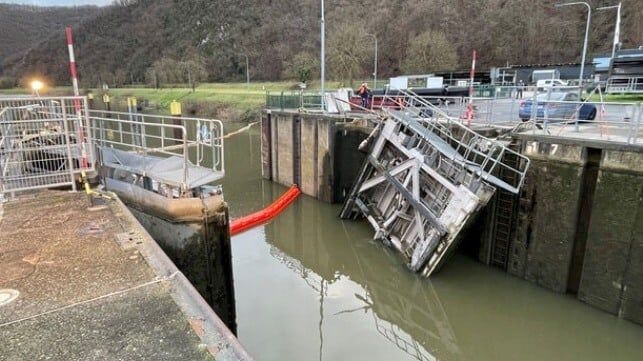 Lock Accident Halts Shipping into France and Luxembourg on the Moselle