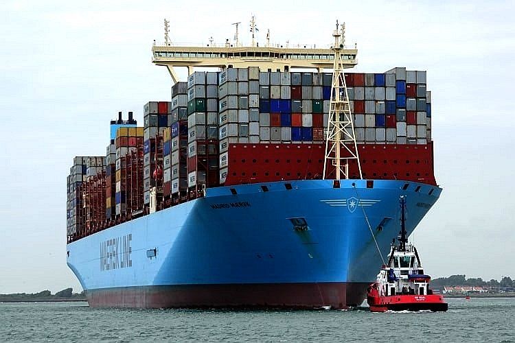 Maersk Containership Reports Box Fire and Diverts for Assistance Off Africa