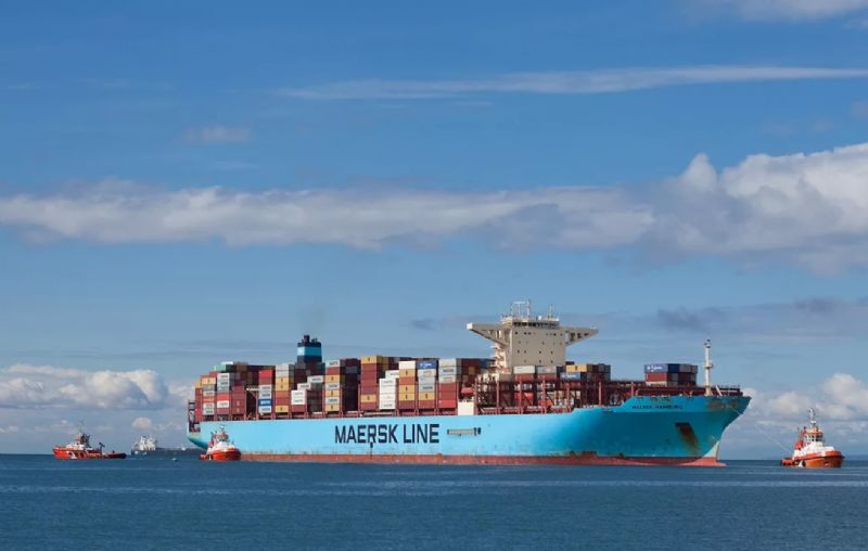 Maersk Containership Reports Box Fire and Diverts for Assistance Off Africa