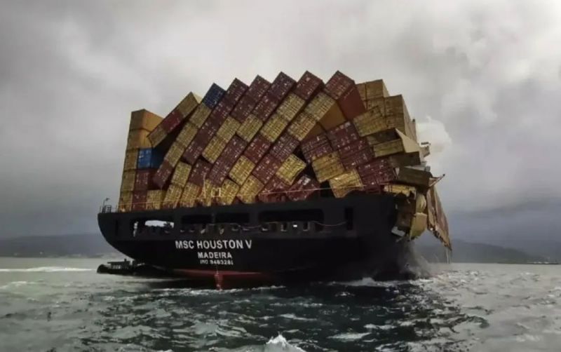 MSC Containership Seeks Refuge in Vigo After Container Collapse