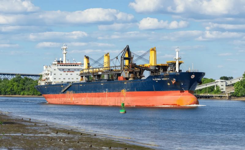 Self-Unloader Goes Aground on Delaware River in Philadelphia