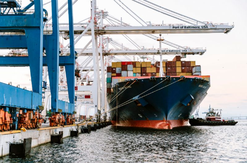 Sistership to Containership Dali Breaks Down in Pacific