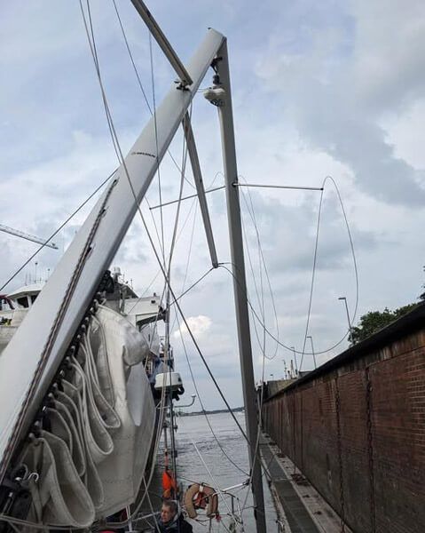 Skipper Injured as Sailboat is Caught in Tankers Wake Entering Lock
