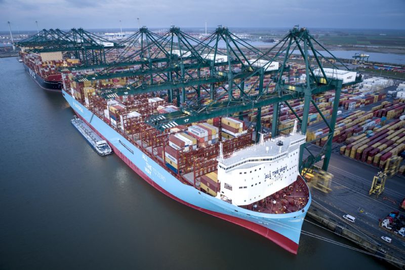 The Forward Bridge in Future Container Shipping