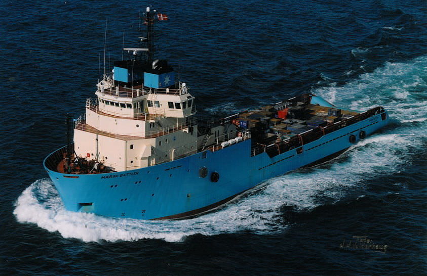 Two Maersk Supply Vessels Sink En Route to Turkish Shipbreaker