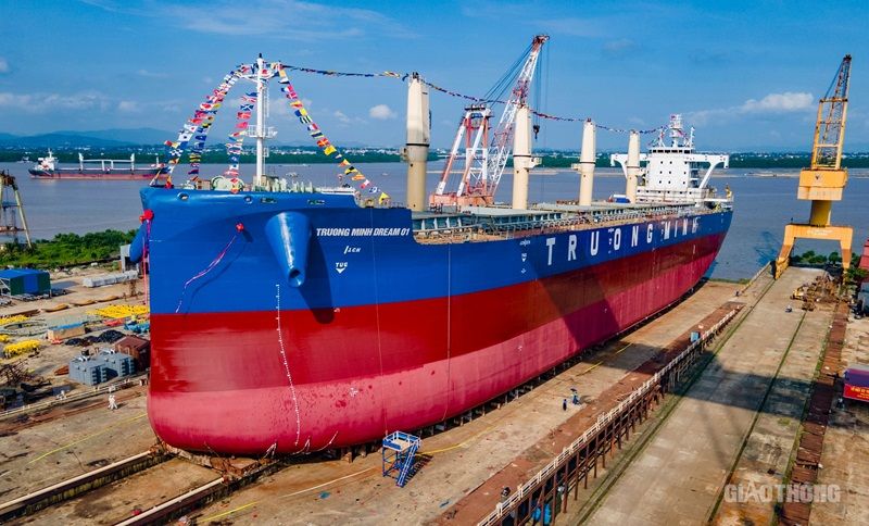 Vietnam Completes Construction of Its Largest Bulk Carrier
