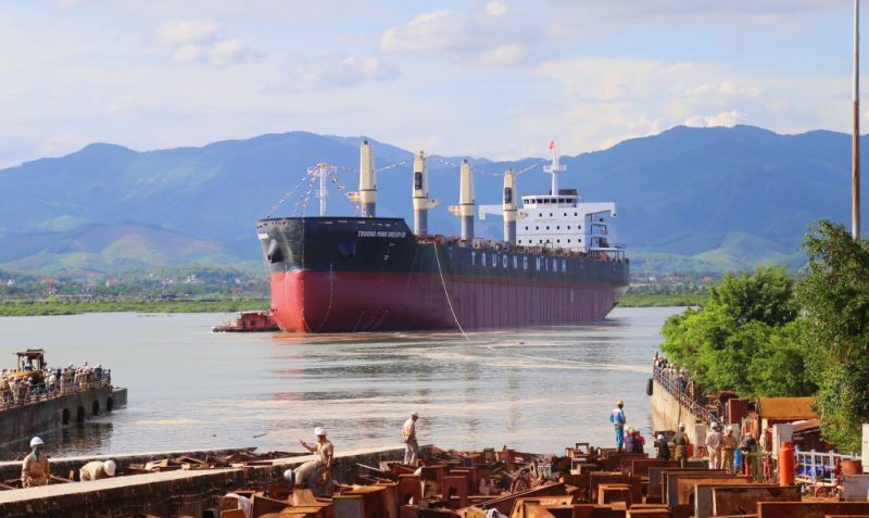 Vietnam Completes Construction of Its Largest Bulk Carrier