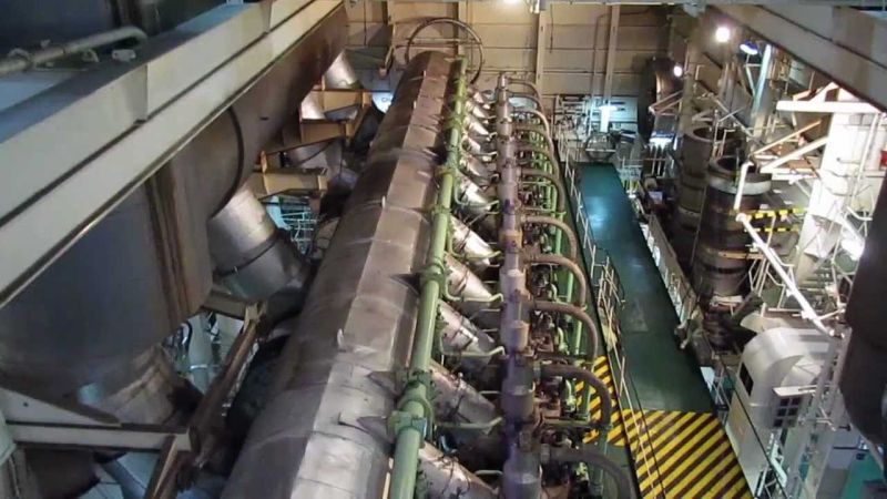 Watch the Sulzer 12RTA96C: a walk around world's most powerful engine, running at 70 rpm